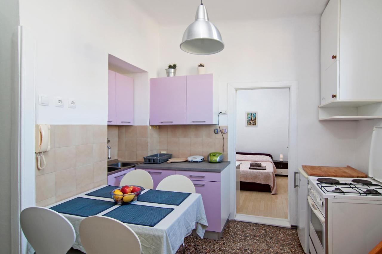 Apartment In Centre With Huge Terace Pula Exterior foto