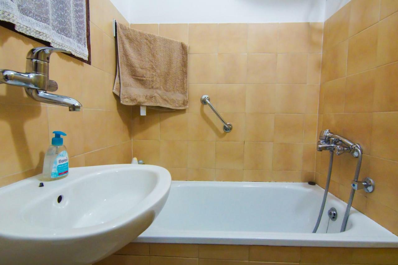 Apartment In Centre With Huge Terace Pula Exterior foto