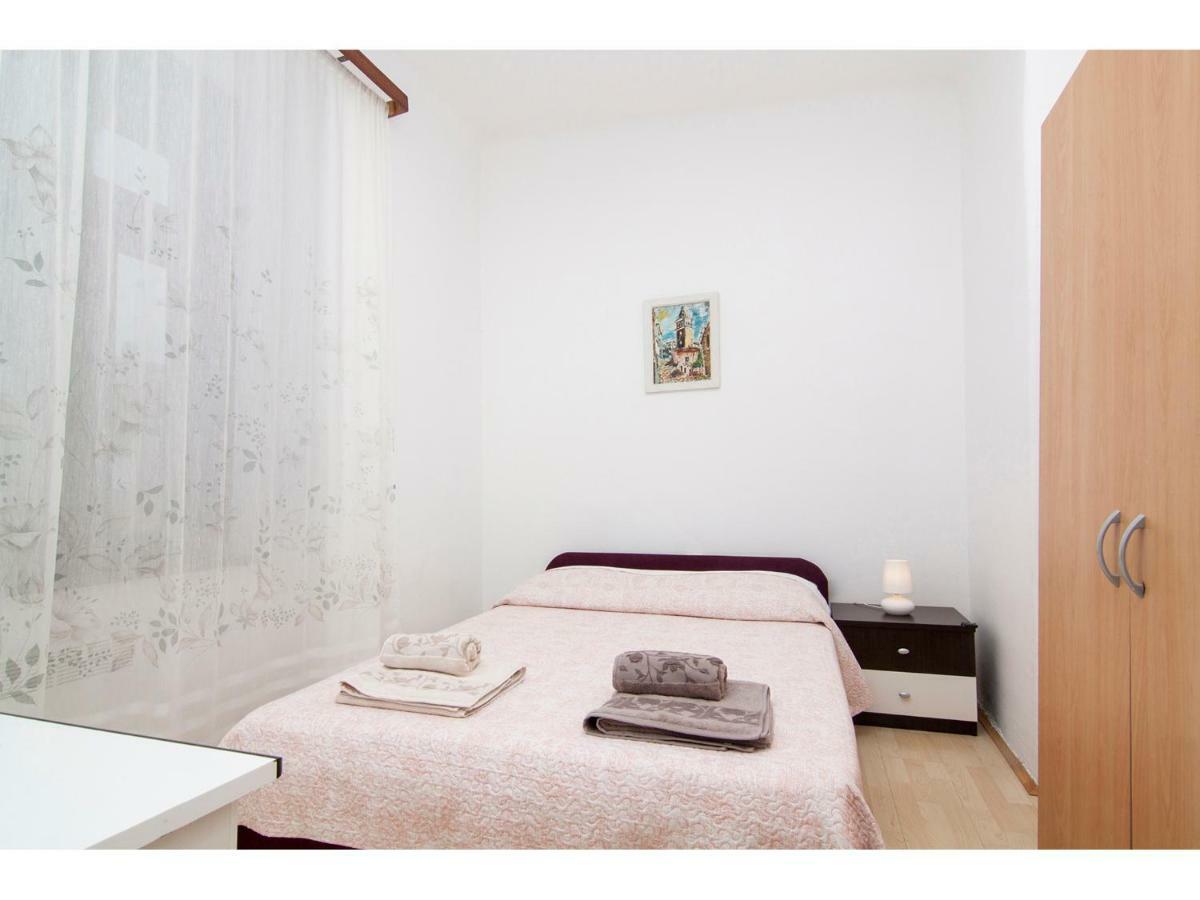 Apartment In Centre With Huge Terace Pula Exterior foto